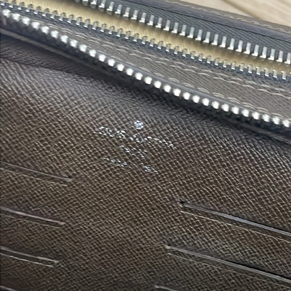Authentic Louis Vuitton brown travel clutch - Picture 4 of 7